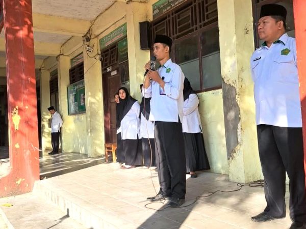 Pak Mustahar Berikan Motivasi kepada Siswa MA Miftahul Ulum: Jangan Takut Gagal dan Terus Upgrade Diri